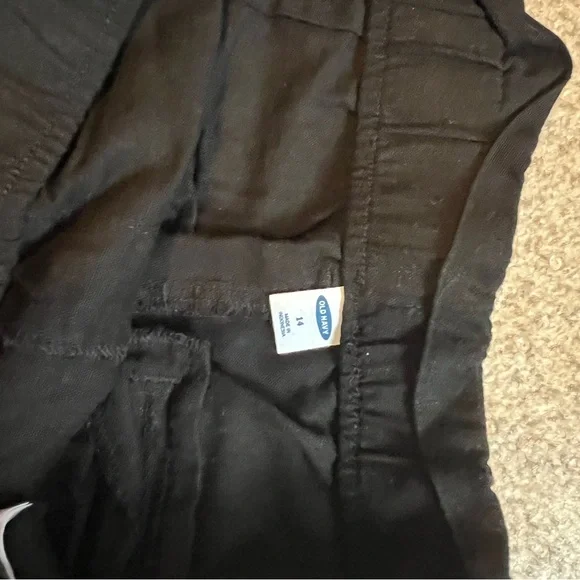 Old Navy Black High Waist Paper Bag Shorts - Picture 4 of 7